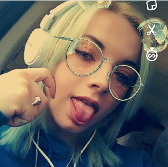 Meet your Posher, Ivy - Picture 2 of 3